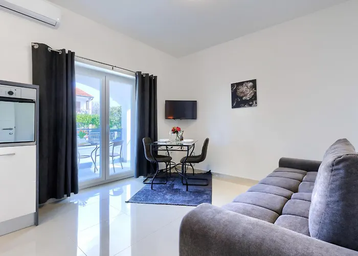 Amra 2 By Interhome Lejlighed Poreč