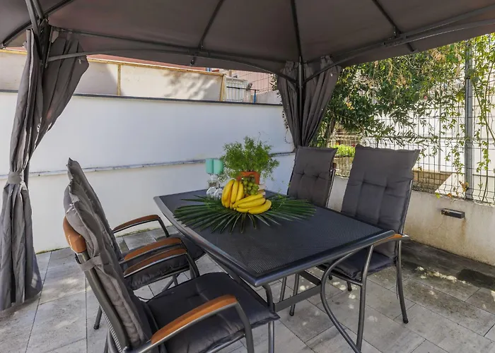 Amra 2 By Interhome Lejlighed Poreč